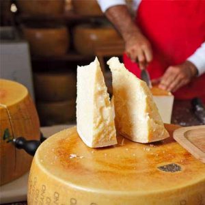 Emilia_Romagna_Parma_Parmigiano_Reggiano_Cheese_Cutting_Food