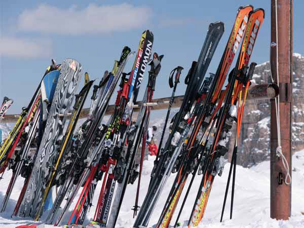 Italy_Mountain_Skiing_Winter_Snow