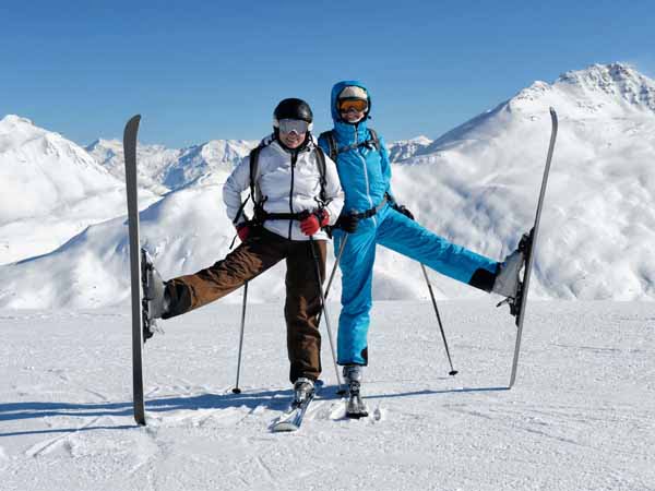 Italy_Skiing_People_Snow_Mountain