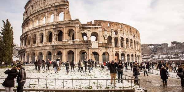 Lazio_Rome_Colosseum_Winter_People